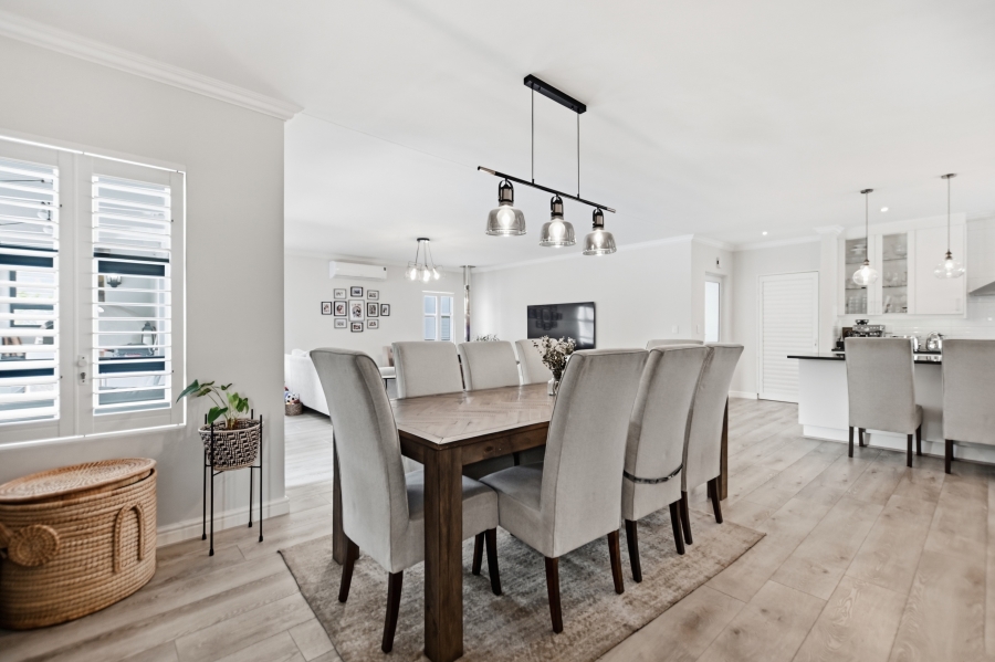 4 Bedroom Property for Sale in Sunningdale Western Cape